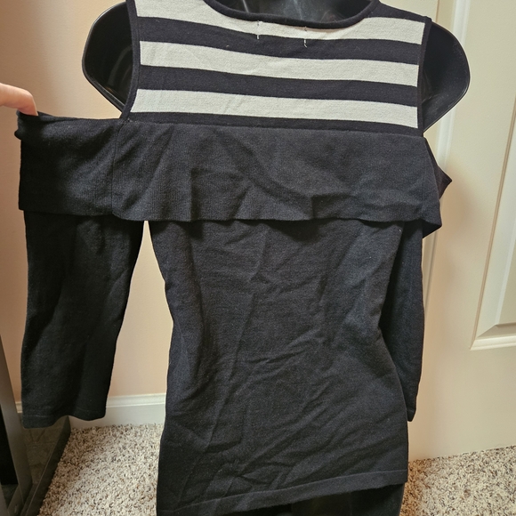 Black and White Striped Cold Shoulder Light Sweater - Picture 10 of 11